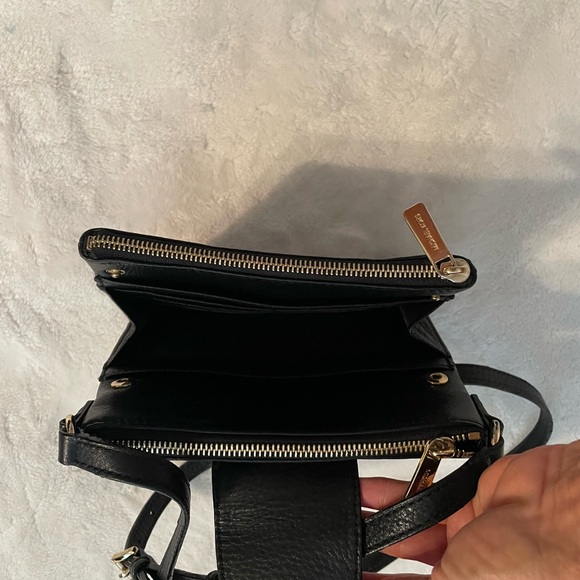 Michael Kors Black Crossbody Bag with Gold Logo - Picture 3 of 8